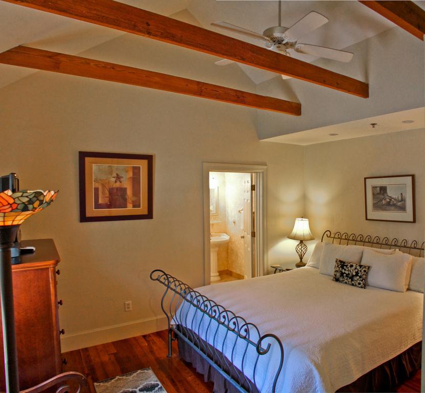 Night Swan Intracoastal Bed & Breakfast นิวสเมอร์นาบีช ภายนอก รูปภาพ