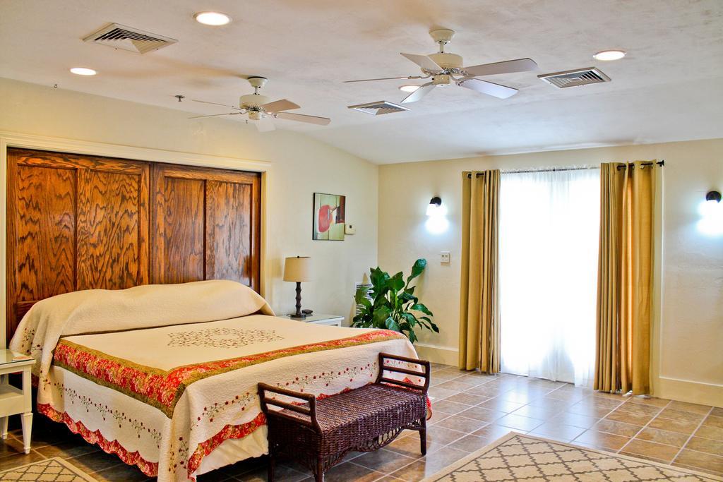 Night Swan Intracoastal Bed & Breakfast นิวสเมอร์นาบีช ภายนอก รูปภาพ