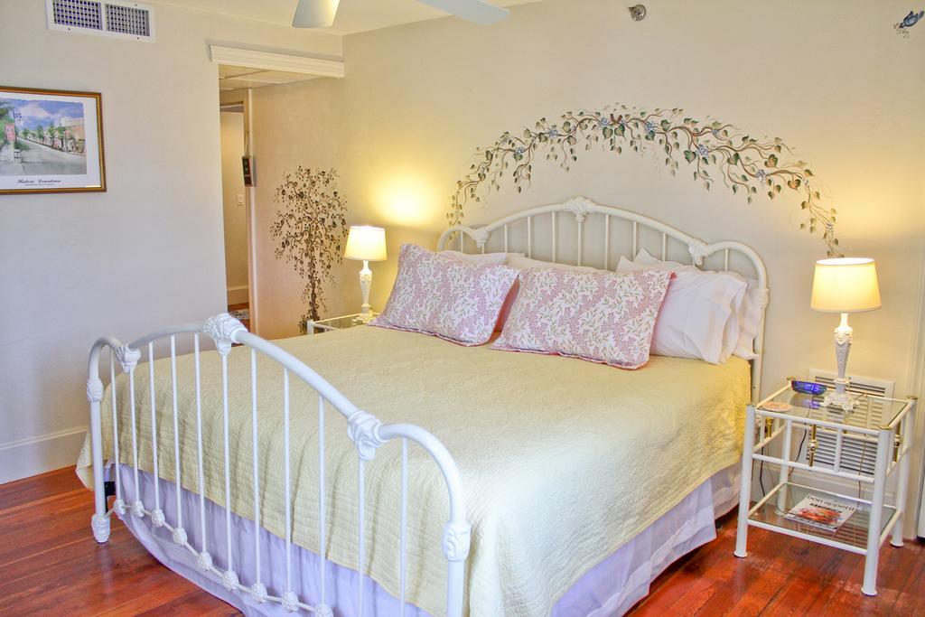 Night Swan Intracoastal Bed & Breakfast นิวสเมอร์นาบีช ภายนอก รูปภาพ