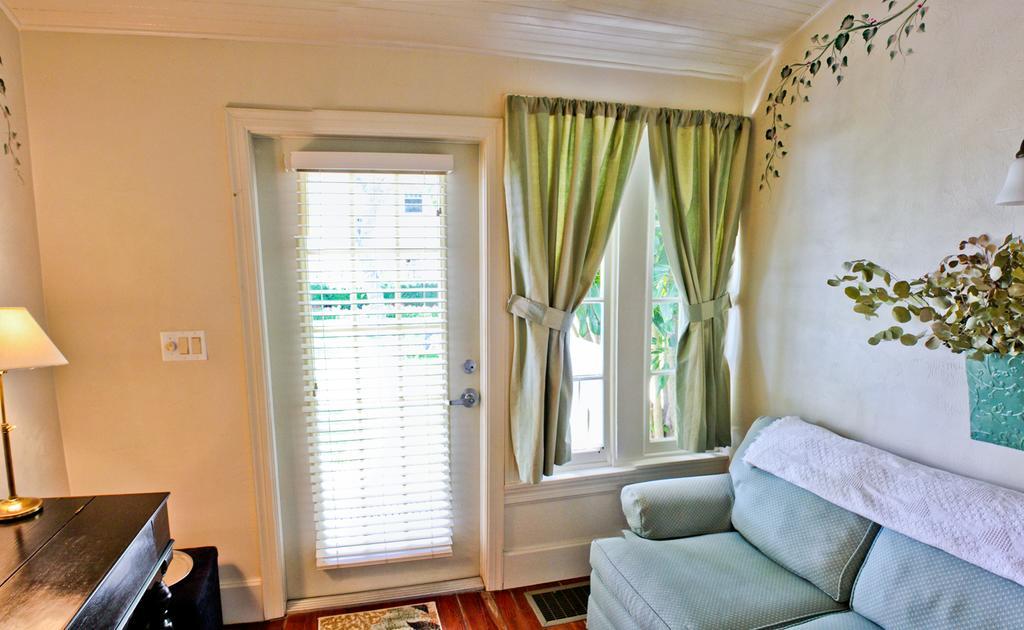 Night Swan Intracoastal Bed & Breakfast นิวสเมอร์นาบีช ภายนอก รูปภาพ