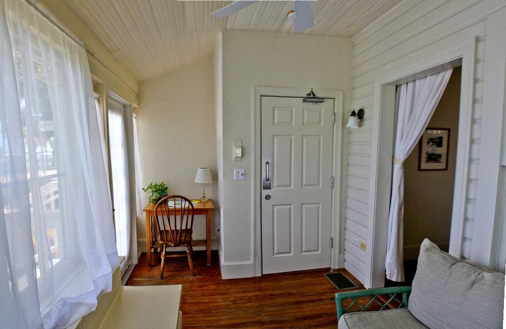 Night Swan Intracoastal Bed & Breakfast นิวสเมอร์นาบีช ภายนอก รูปภาพ