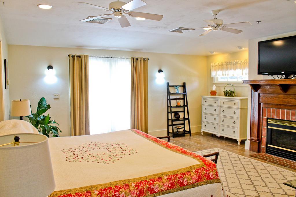 Night Swan Intracoastal Bed & Breakfast นิวสเมอร์นาบีช ภายนอก รูปภาพ