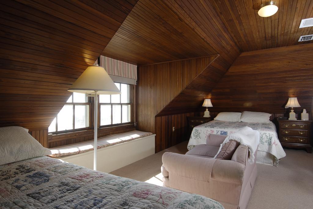 Night Swan Intracoastal Bed & Breakfast นิวสเมอร์นาบีช ภายนอก รูปภาพ